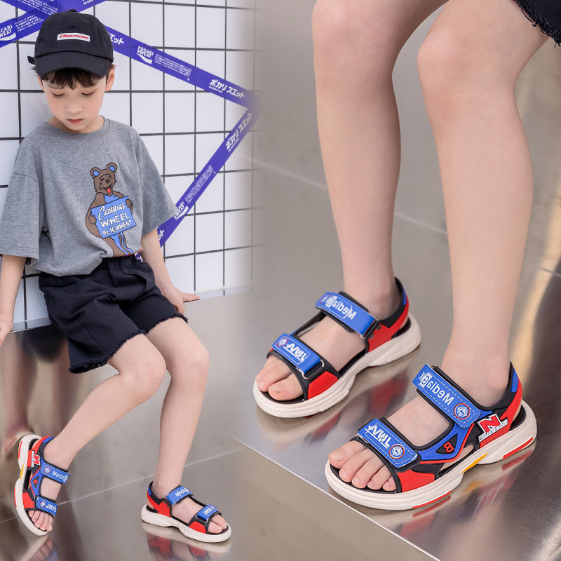 Children's fashionable lightweight boys' beach shoes 2024 new anti-slip summer soft bottom Velcro big children's sandals